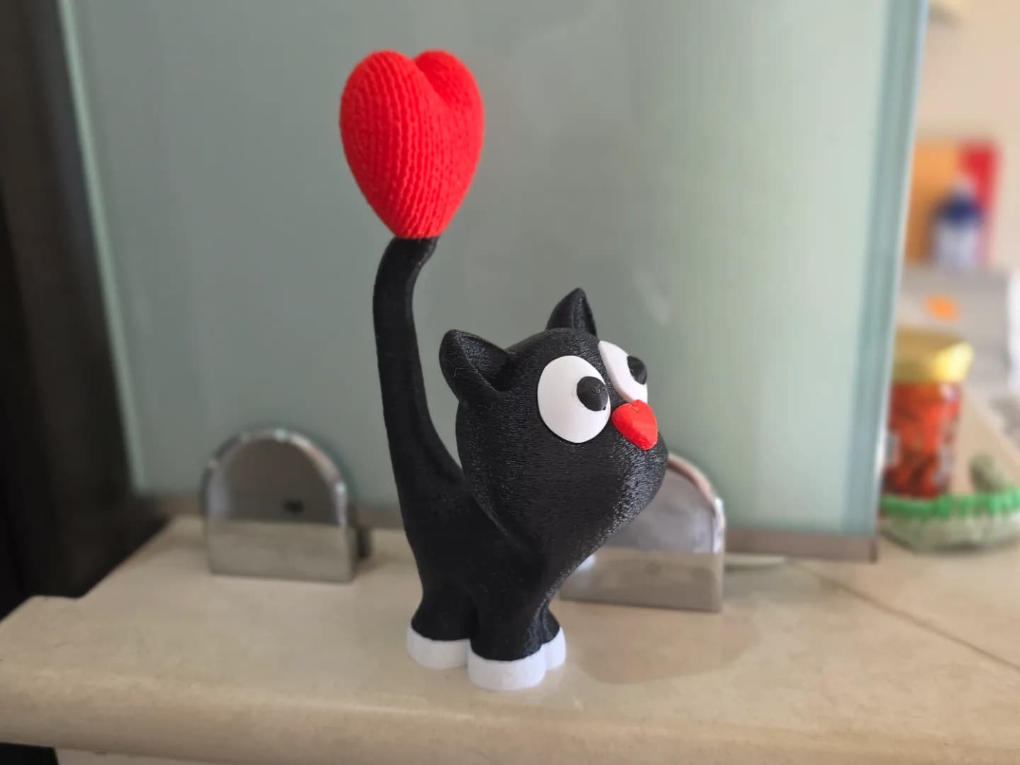 Estatueta Gatinho Preto com Coração Impressão 3D
